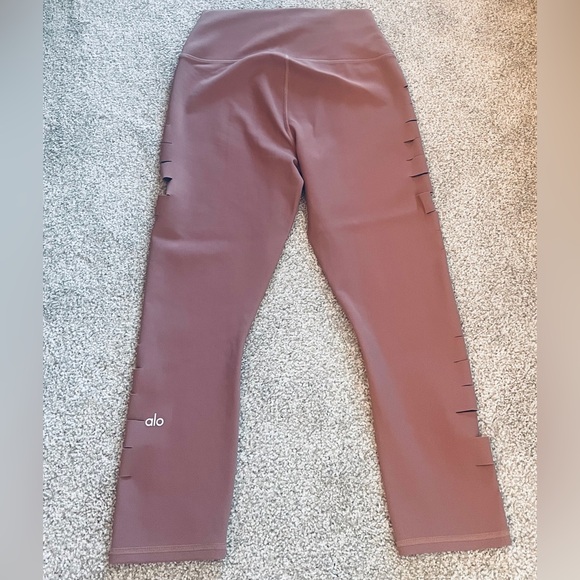 Alo High-Waist Slice Capri Leggings - Picture 8 of 14